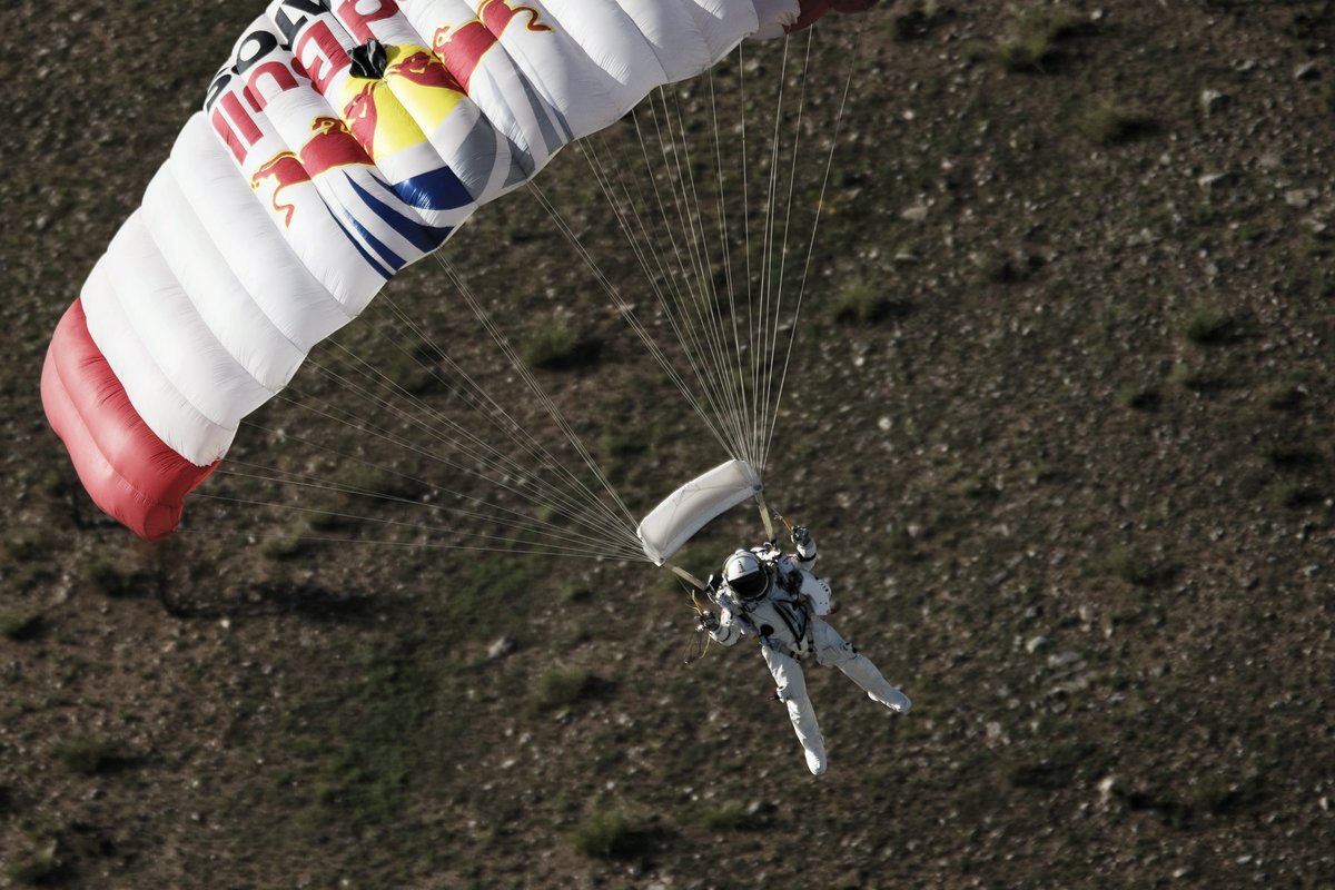 Skydive Red bull